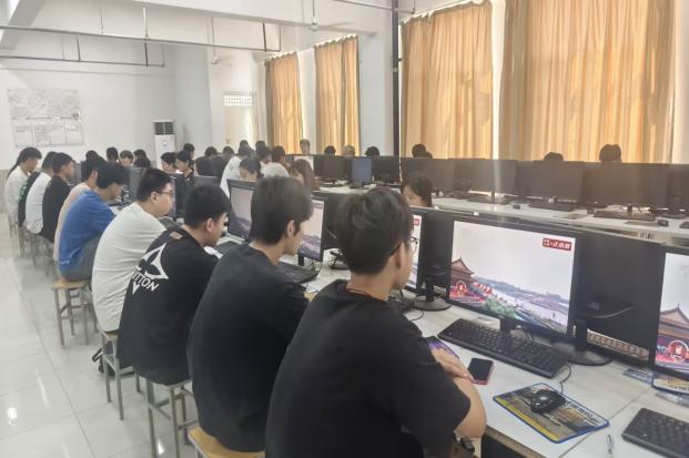 【熱血觀閱兵，奮進(jìn)鑒初心】信息科學(xué)與工程學(xué)院全體師生共賞閱兵儀式，厚植愛國情懷