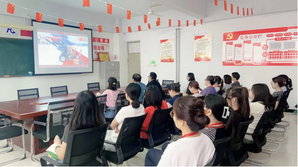 共抒愛國情懷，感受使命榮光 ——會(huì)計(jì)學(xué)院集中觀看“九三閱兵”