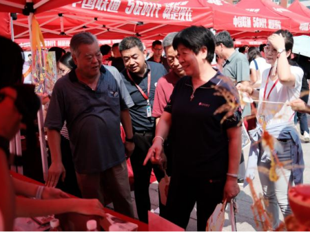 非遺煥彩迎新篇 館校聯袂啟新程 ——藝術學院迎新現場傳統文化閃亮登場