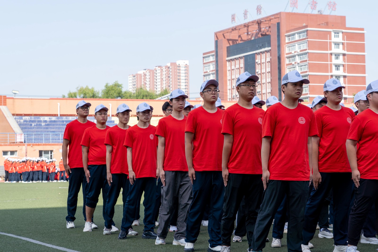 揮汗砥礪意志 吶喊激揚青春——我院軍訓順利進行中