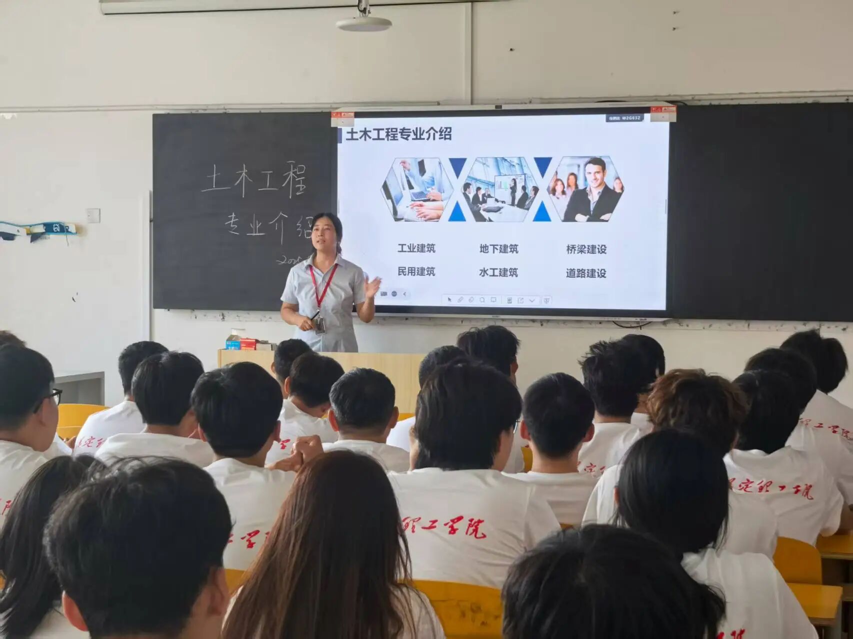 專業詳解明方向 師生共話助成長