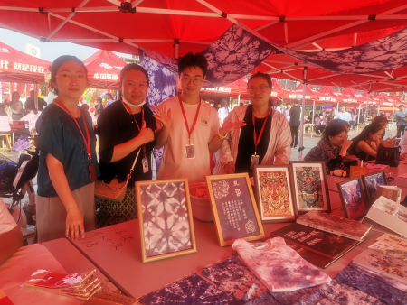 布上生花迎新秀 方寸拓印見新顏——藝術(shù)學(xué)院視覺傳達(dá)設(shè)計(jì)專業(yè)迎新活動(dòng)圓滿舉行