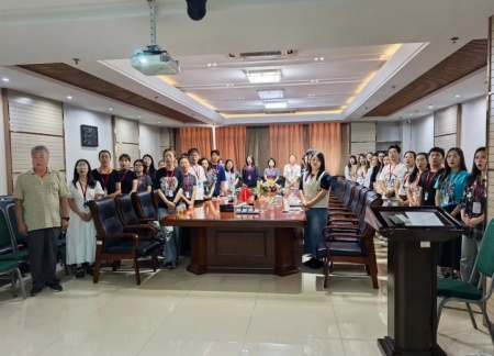 同觀閱兵盛典，銘記歷史榮光——藝術學院師生觀看抗戰勝利80周年閱兵儀式