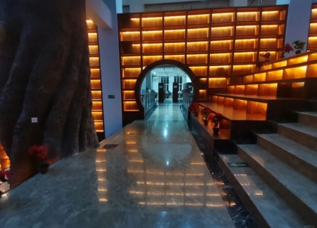 保定理工學院藝術學院 2025 級新生解鎖圖書館“靈感密碼”——入館教育活動