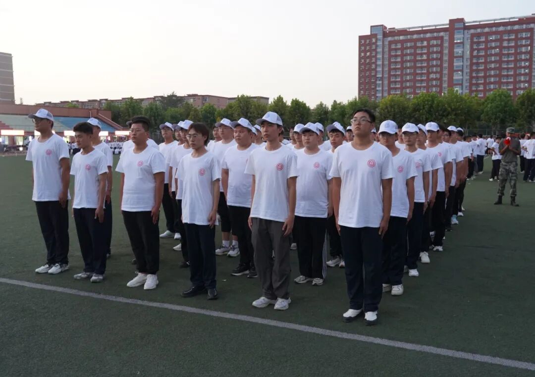 曬黑的是皮膚 淬煉的是意志?——我院新生軍訓迎全新蛻變