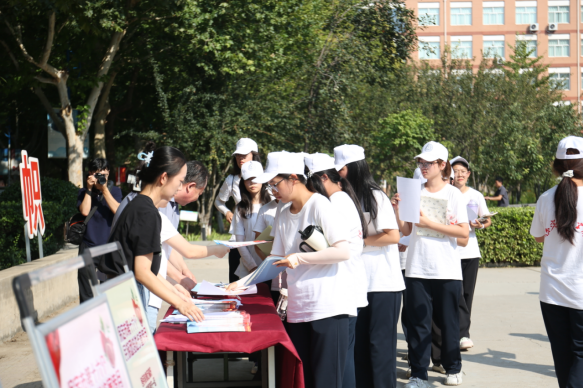 保定市民宗局梁麗敏局長一行到保定理工學院開展鑄牢主題宣教活動