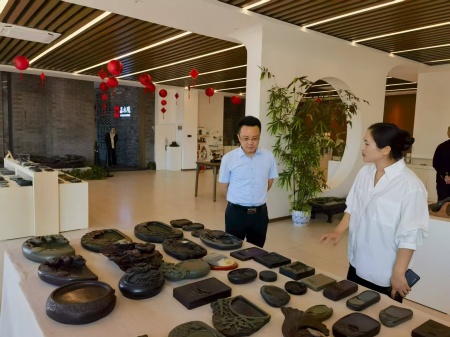 深化產教融合 致力非遺傳承——保定理工學院校領導赴易水硯有限公司洽談合作