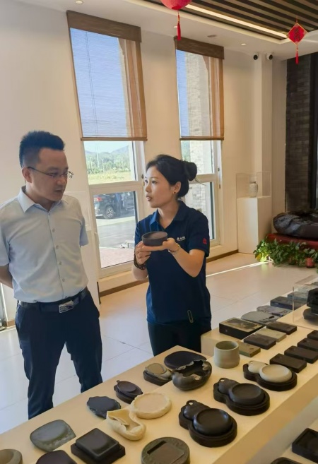 深化產教融合 致力非遺傳承——保定理工學院校領導赴易水硯有限公司洽談合作