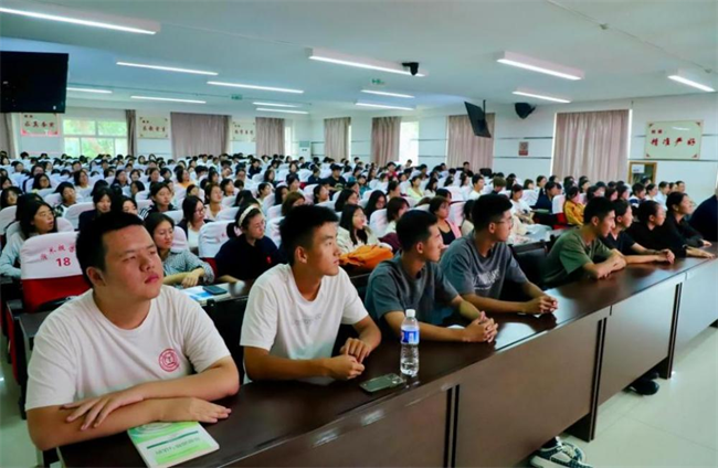 扣好人生第一粒扣子！保定理工學院邀請馬德生教授作“認識大學，把握人生”專題講座