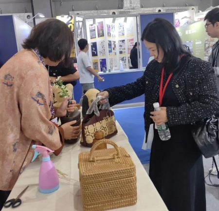 保定理工學院藝術學院師生參觀2025河北國際工業設計周，助力設計人才培養