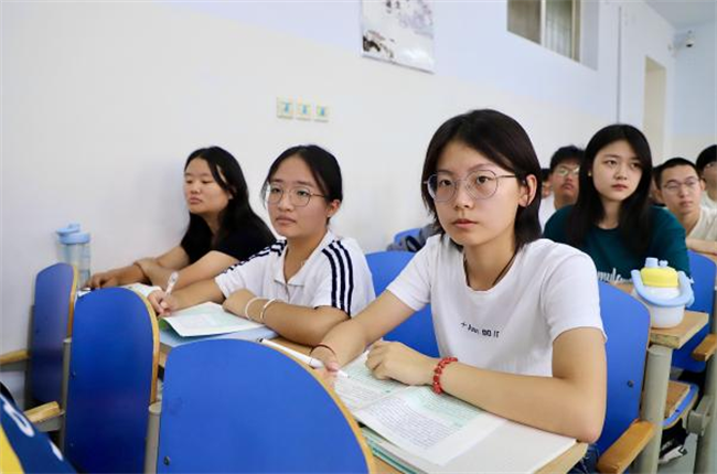 馬克思主義學(xué)院組織開展2025級新生弘揚(yáng)偉大抗戰(zhàn)精神 “思政第一課”活動