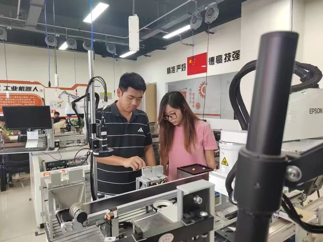 保定理工學院學生團隊在2025年睿抗機器人開發者大賽省賽中榮獲二等獎