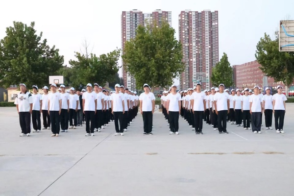 保定理工學(xué)院康復(fù)醫(yī)學(xué)院新生軍訓(xùn)風(fēng)采展示（一）