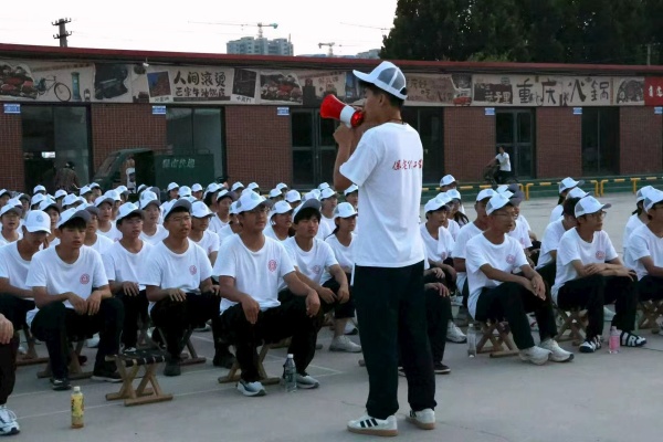 保定理工學(xué)院康復(fù)醫(yī)學(xué)院新生軍訓(xùn)風(fēng)采展示（一）