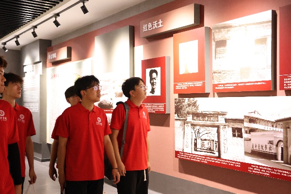 保定理工學院經濟學院“薪火逐光”實踐團赴白洋淀文化苑開展“三下鄉”社會實踐活動