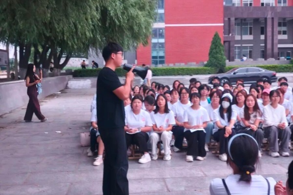 【新程啟航，經院迎新】初識校園，共話成長——2025級新生第一次學生大會圓滿結束