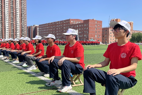 【青春激昂 淬火成鋼】汗水淬煉青春，蛻變彰顯擔當——保定理工學院經濟學院新生軍訓變化(上)