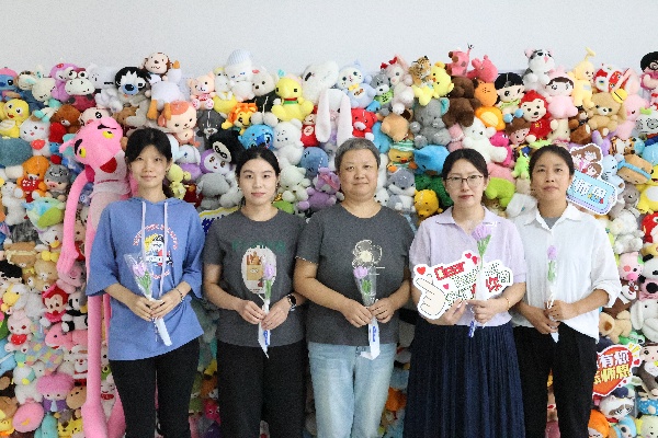 【光影致禮，師恩綿長】濃情謝師恩，定格教育情——保定理工學院經濟學院教師節主題拍照活動溫情啟辦