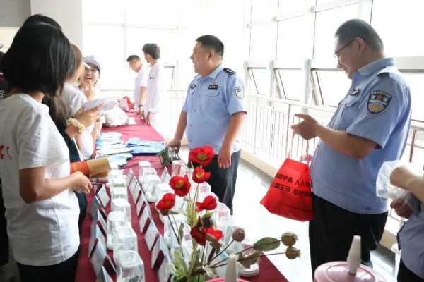 科學護航青春，健康點亮未來——多部門聯(lián)合科普進校園暨2025年全國科普月蓮池區(qū)主場活動暨蓮池高校·科普啟航啟動儀式