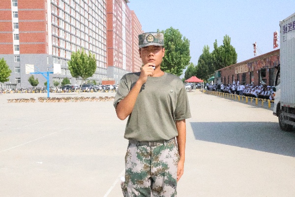 殷殷寄語，助夢遠航——經濟學院軍訓教官訪談