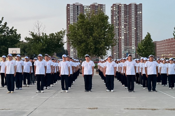 【軍訓(xùn)訪談 言表心聲】聽軍訓(xùn)新生“說”——汗水里的累與青春里的暖