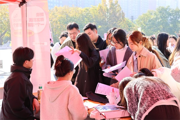 【精準賦能，職通未來】秋季雙選會現場直擊——今天，你投了嗎？