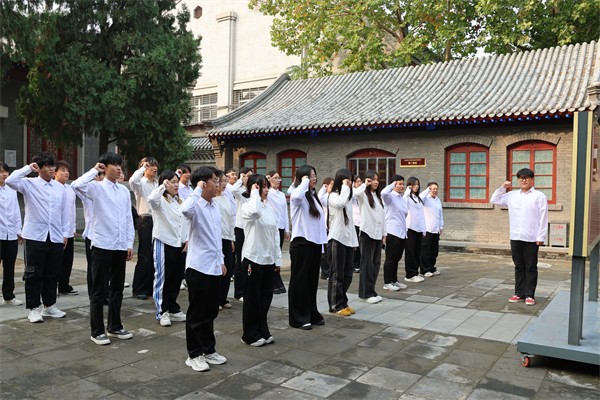 【團旗引路，育心鑄魂】保定理工學院經濟學院舉行2025上半年第38期發展團員入團儀式暨留法勤工儉學運動紀念館主題教育活動