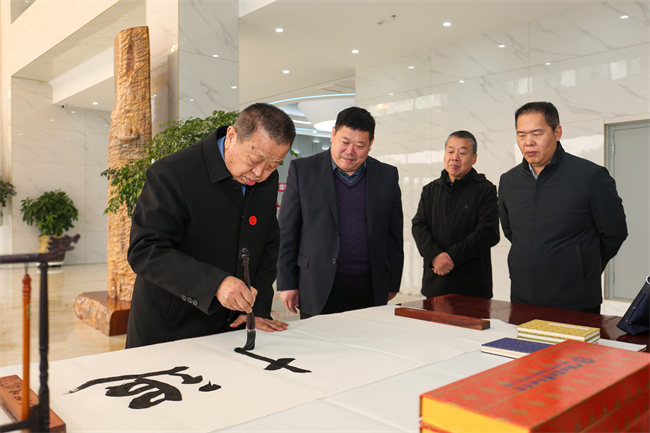 中國共產黨員日記博物館康殿英館長一行到保定理工學院參觀座談