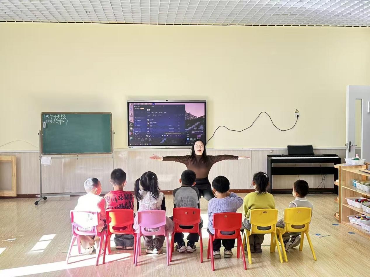 音樂啟蒙進(jìn)課堂，院園攜手促成長(zhǎng) ——高校教師入園開展特色音樂游戲活動(dòng)