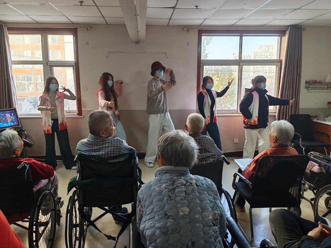 【教育學院·社會實踐】情暖夕陽，藝潤初心——保理學子赴養老院，以青春溫情暖歲月長